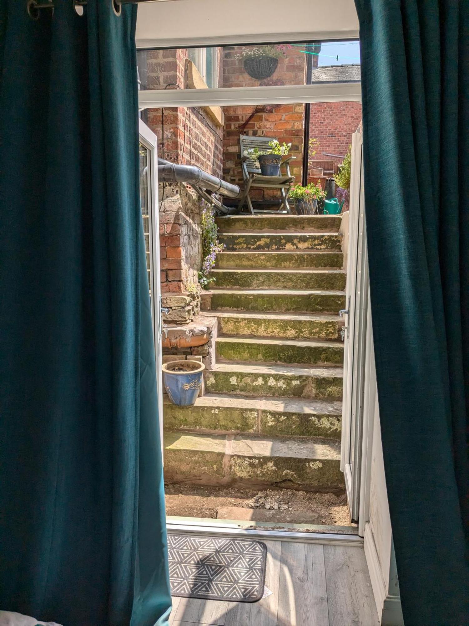 The Basement Apartment Литам Сент Аннс Екстериор снимка